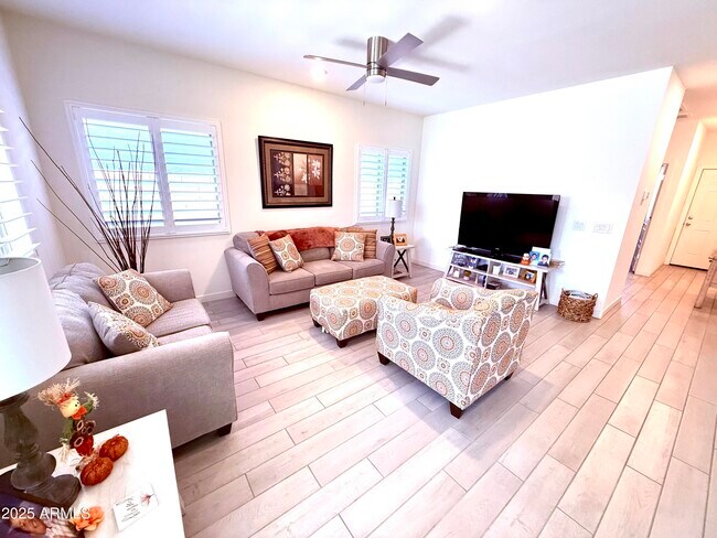 Building Photo - 35377 W Santa Monica Ave