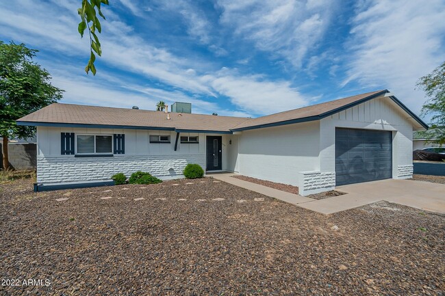 Building Photo - 3232 E Emile Zola Ave