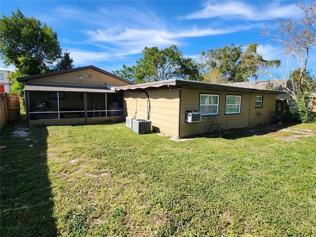 Building Photo - 4425 Fairview Ave