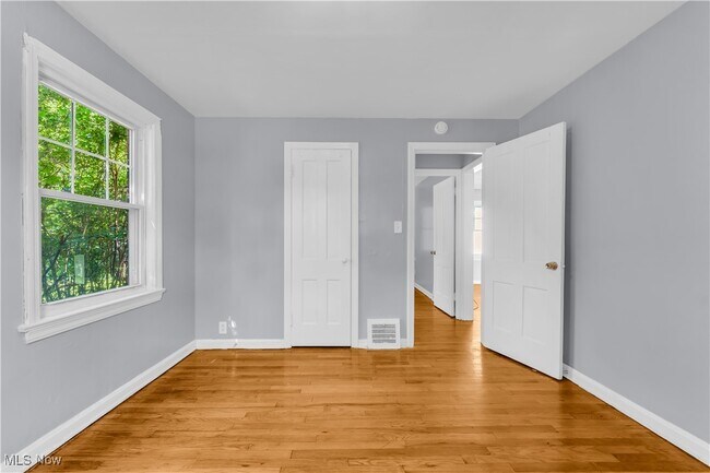 Building Photo - 3264 E 149th St