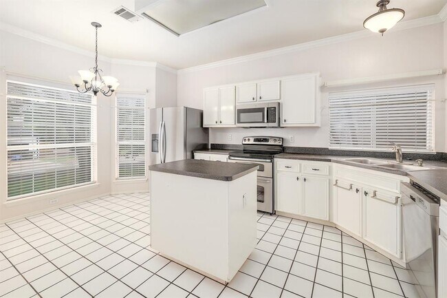 Building Photo - 9401 Caracas Dr