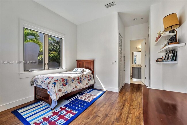Building Photo - 7440 SW 56th Ct