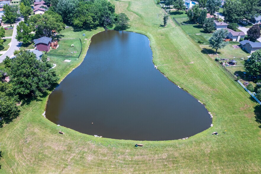 Building Photo - 133 Park Charles Blvd S