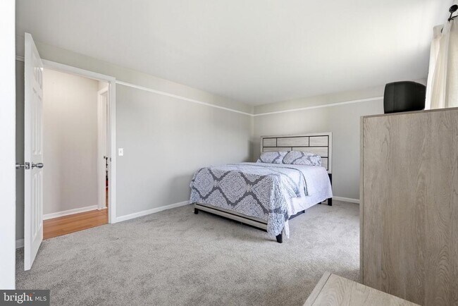 Building Photo - 13 Fox Run Ct