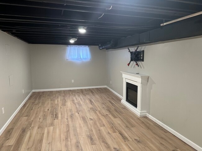Building Photo - Webster Schools, Charming 2BD 2Bth Home Co...
