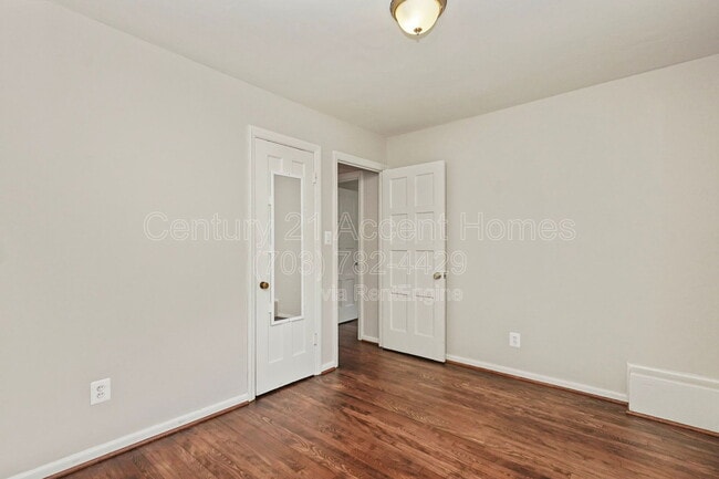 Building Photo - 2707 Jefferson Dr