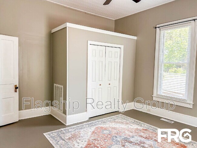 Building Photo - 304 N Caswell St