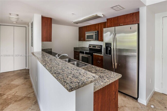 Building Photo - 1555 N Treasure Dr