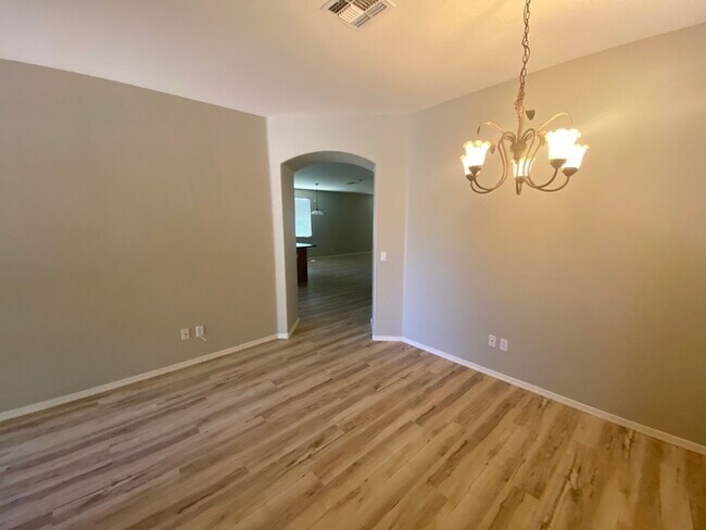 Building Photo - 3 Bed 2 Bath home in Bell West Ranch