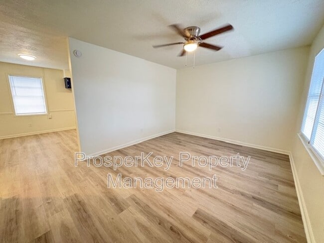 Building Photo - 1732 Melody Dr