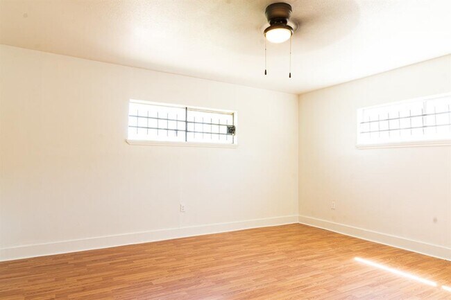 Building Photo - 4918 Leffingwell St
