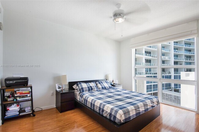 Building Photo - 2000 N Bayshore Dr