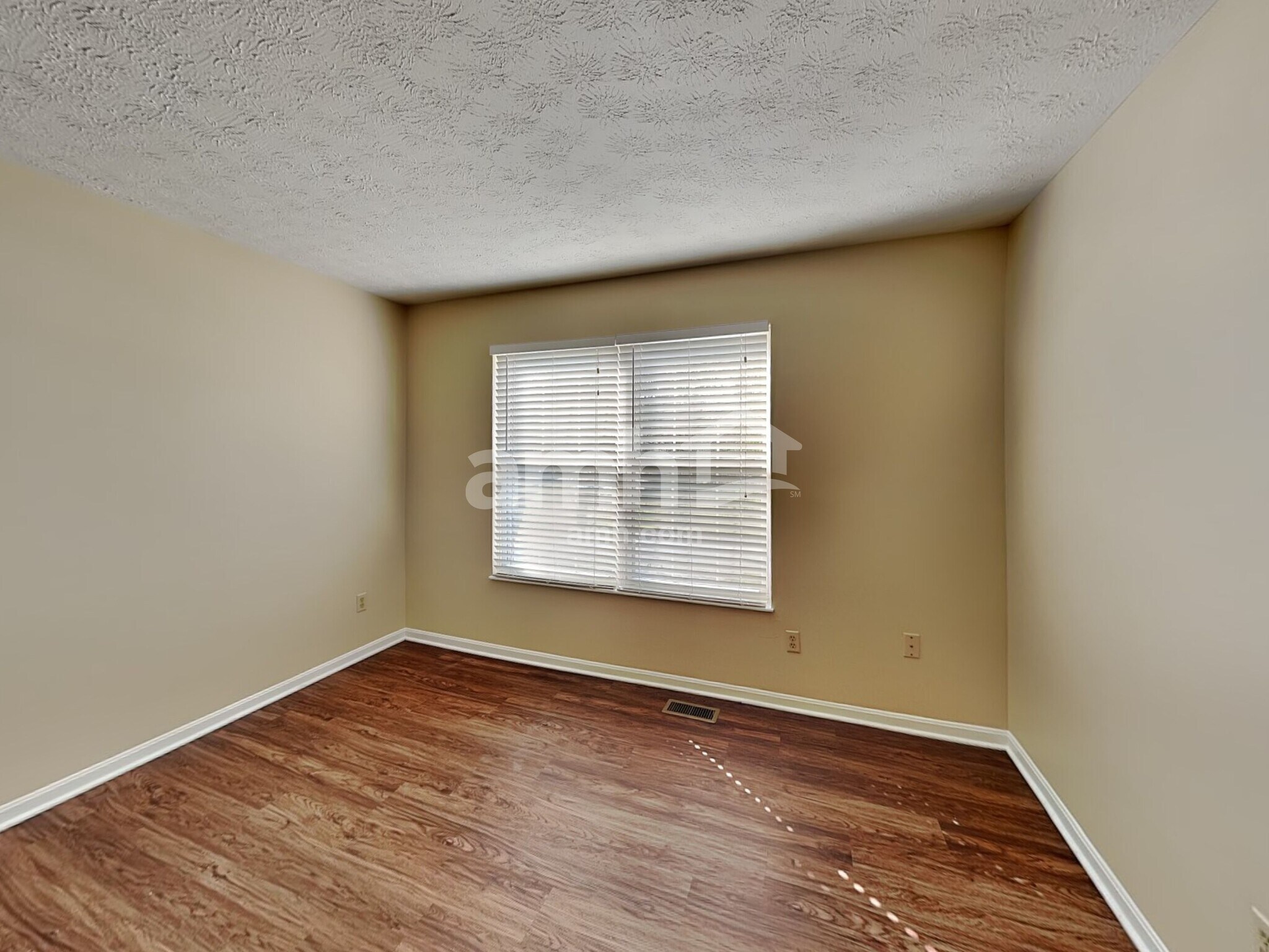 Building Photo - 982 Vixen Dr