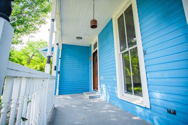 Building Photo - Home for Rent