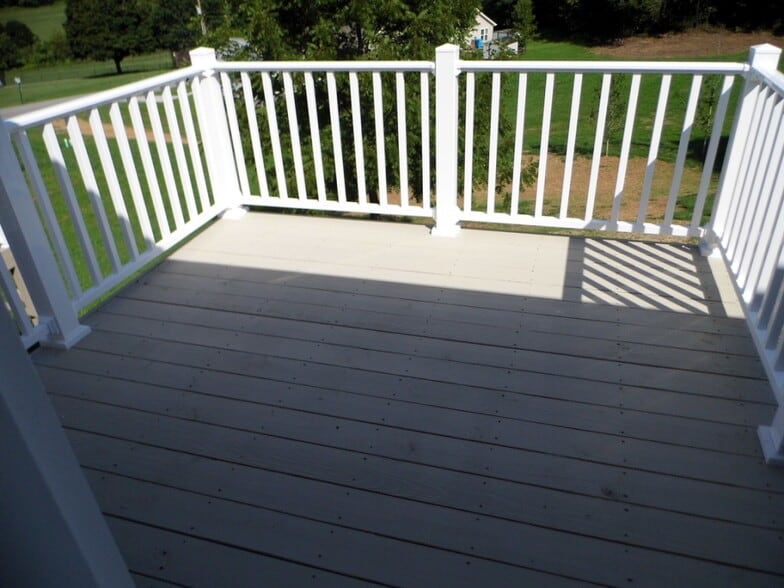 Private balcony within reach of the kitchen - 2312-A Belle Ave NE