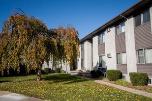 Primary Photo - Poet Place Apartments