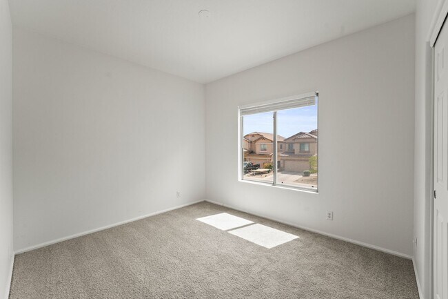 Building Photo - 734 W Fruit Tree Ln