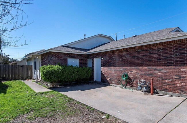Building Photo - 322 Tamara Dr