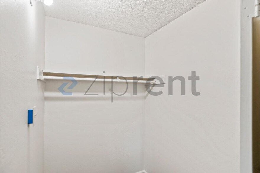 Building Photo - 3865 Almond Ave