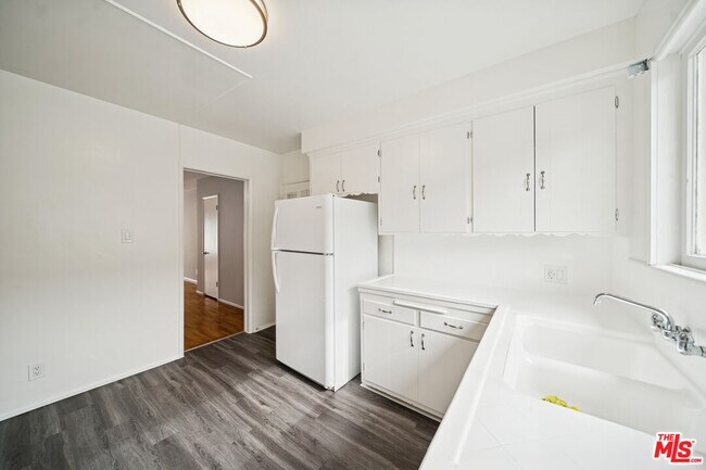 Building Photo - 5307 Vantage Ave