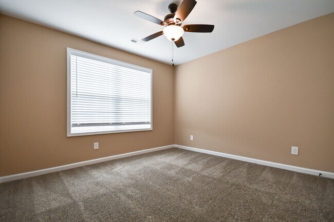Building Photo - Pet Friendly Four Bedroom!