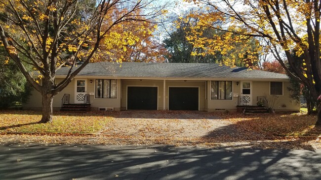 Building Photo - 3 Bedroom Duplex