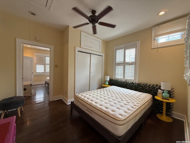 Building Photo - 402 W Elsmere Pl