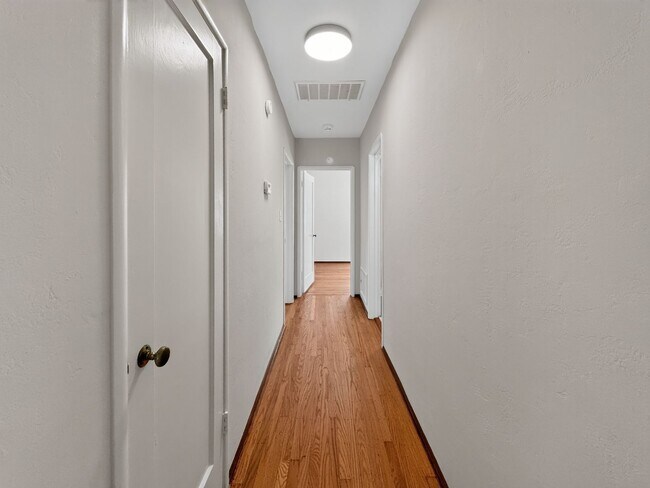 Building Photo - 3240 Hudson Ave