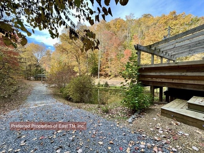 Building Photo - 709 Browns Mountain Rd