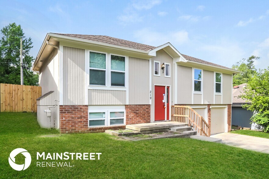 Building Photo - 219 E Pacific Dr