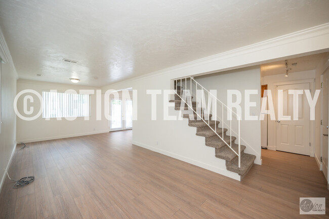 Building Photo - Newly Remodeled Duplex in Cottonwood Heights!