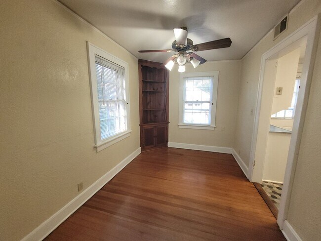 Building Photo - Monterey1408