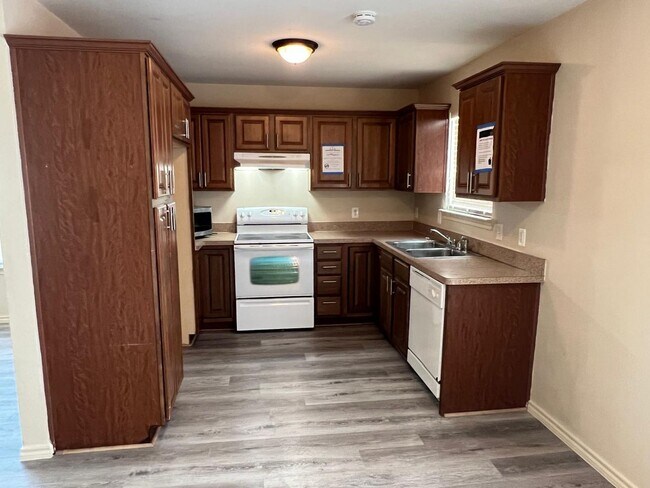 Building Photo - 929-931 Parkplace Ridge