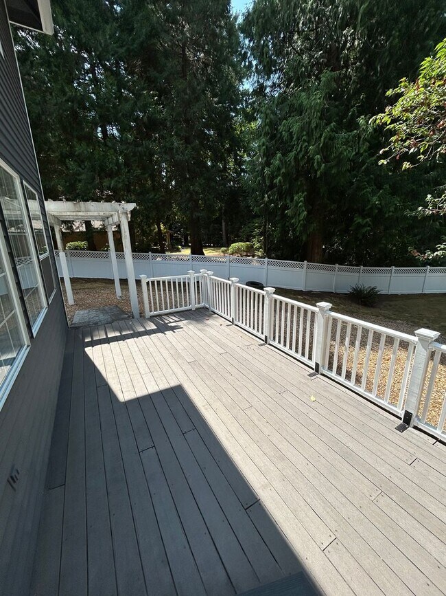 Building Photo - For Rent – Stunning 4-Bedroom NW Contempor...