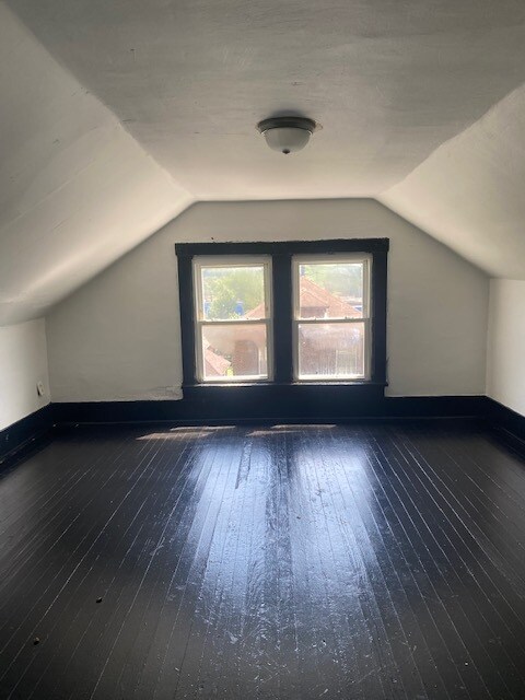 Building Photo - 3007 Elm St