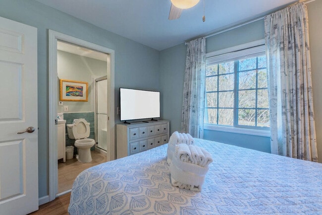 Building Photo - 7 Periwinkle Ln