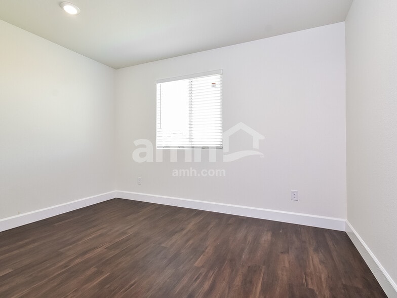 Building Photo - 126 Charmante Tulip Lane