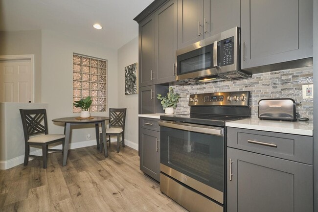Building Photo - 9190 Southmont Cove