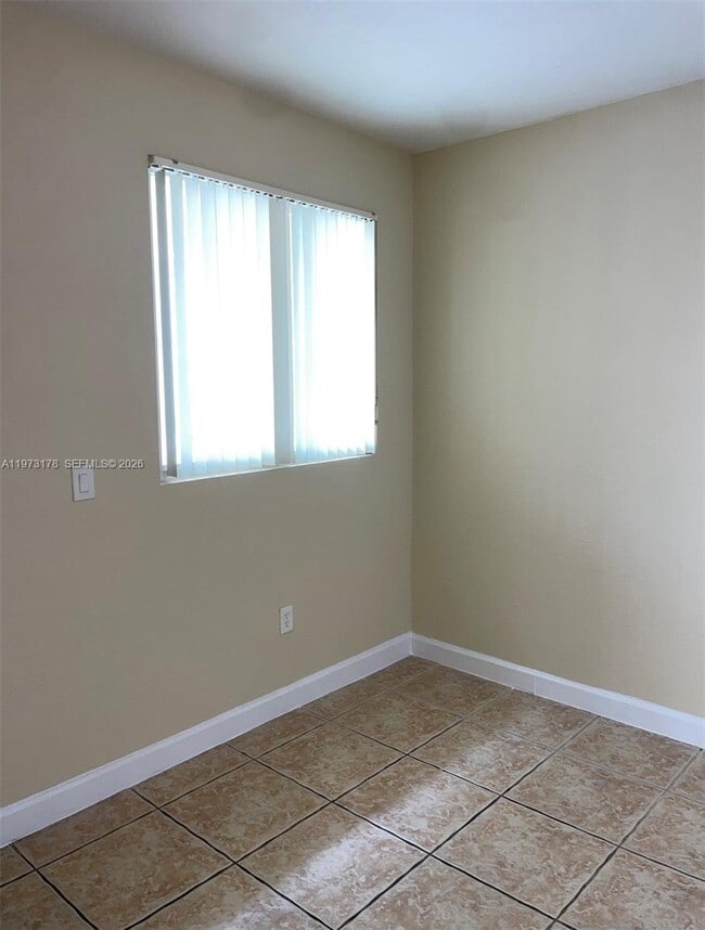 Building Photo - 1661 SE 29th Ct