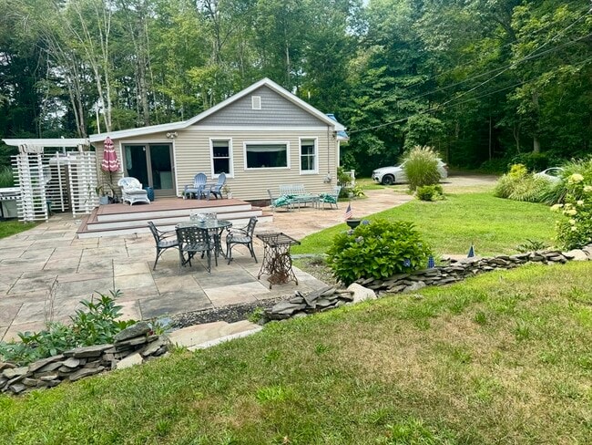 Building Photo - 18 Meadowbrook Ln