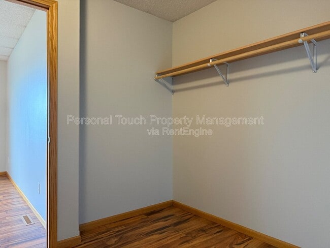 Building Photo - 1143 39th Ave S