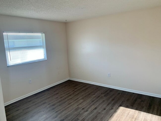 Building Photo - FANTASTIC LOCATION! 2 BEDROOM 1 BATH DUPLEX LOCATED IN PINELLAS PARK, FL.