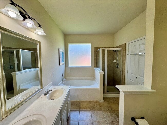 Building Photo - 12905 Meadow Springs Dr