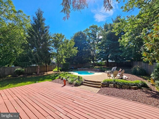 Building Photo - 6 Hedgecroft Dr