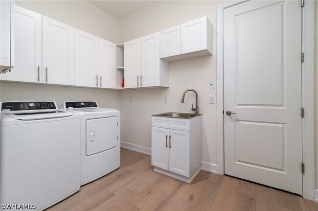 Building Photo - 11110 Canal Grande Dr