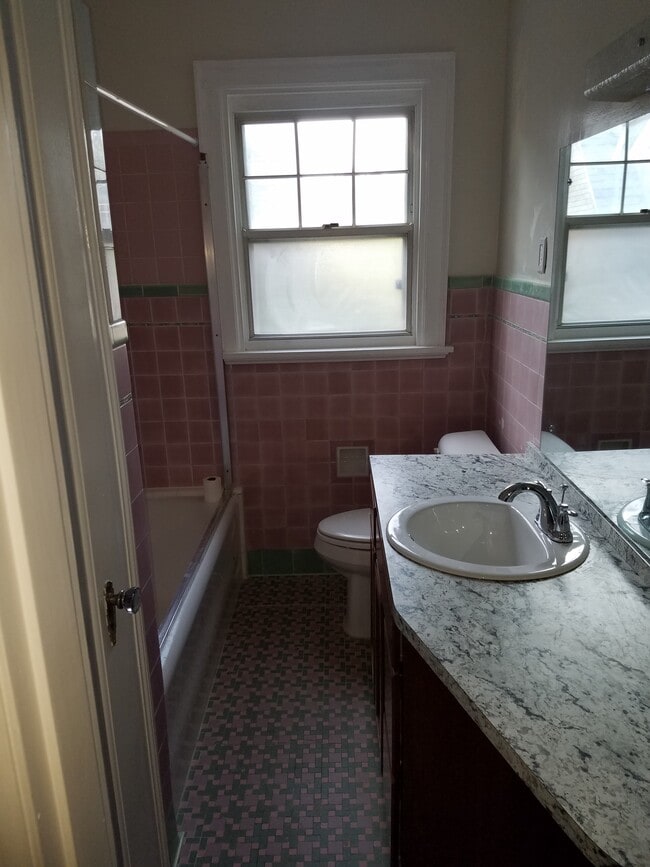 Building Photo - 3059 Taylor Ave
