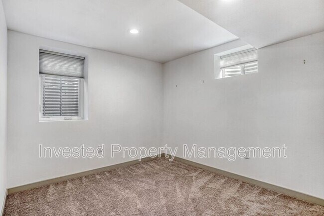 Building Photo - 3004 S Zurich Ct