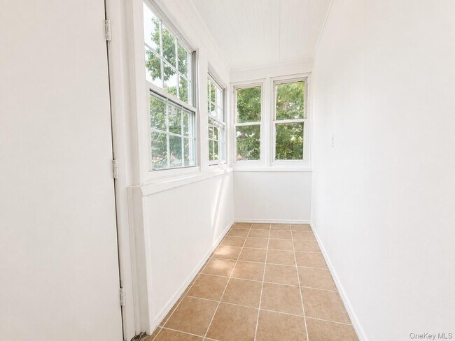 Building Photo - 166 Beechwood Ave