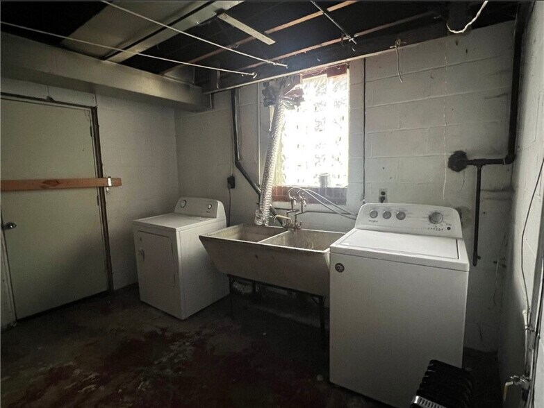 Building Photo - 650 Dunster St