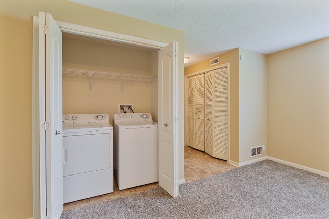 Building Photo - 14252 Newport Ave